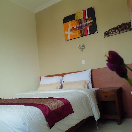 Hotel Vala Pakualaman Buitenkant foto